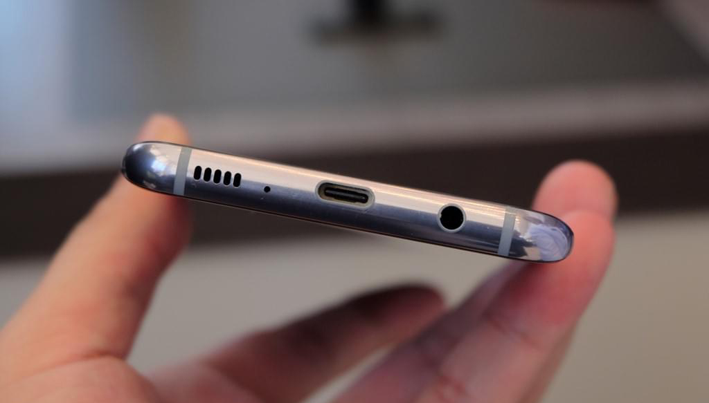 Kiểm tra và vệ sinh micro của máy nếu cần thiết