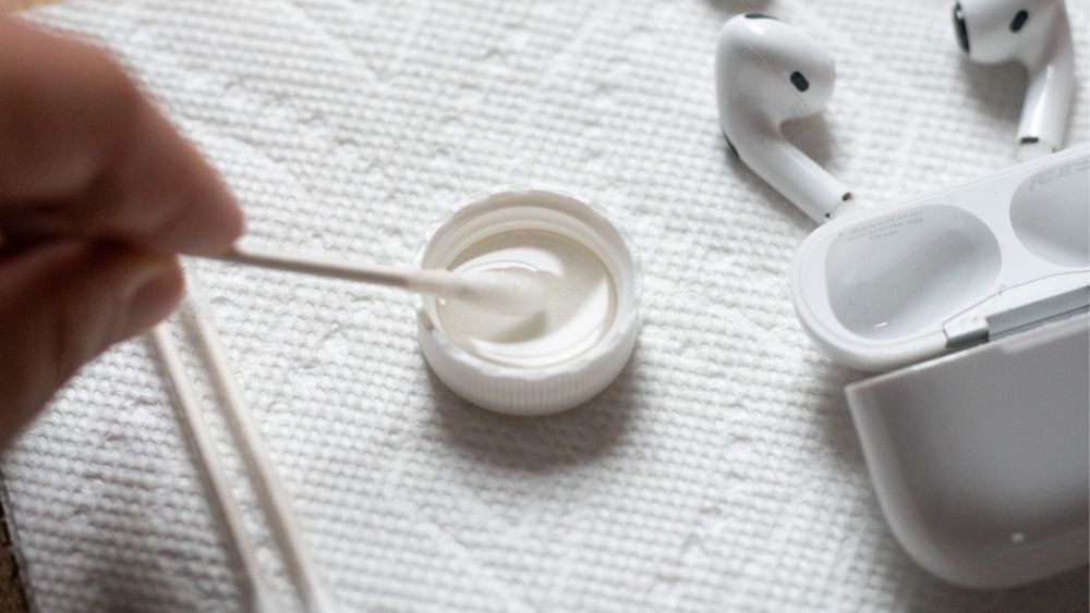 Mách bạn cách vệ sinh AirPod tại nhà cực tiện lợi và đơn giản