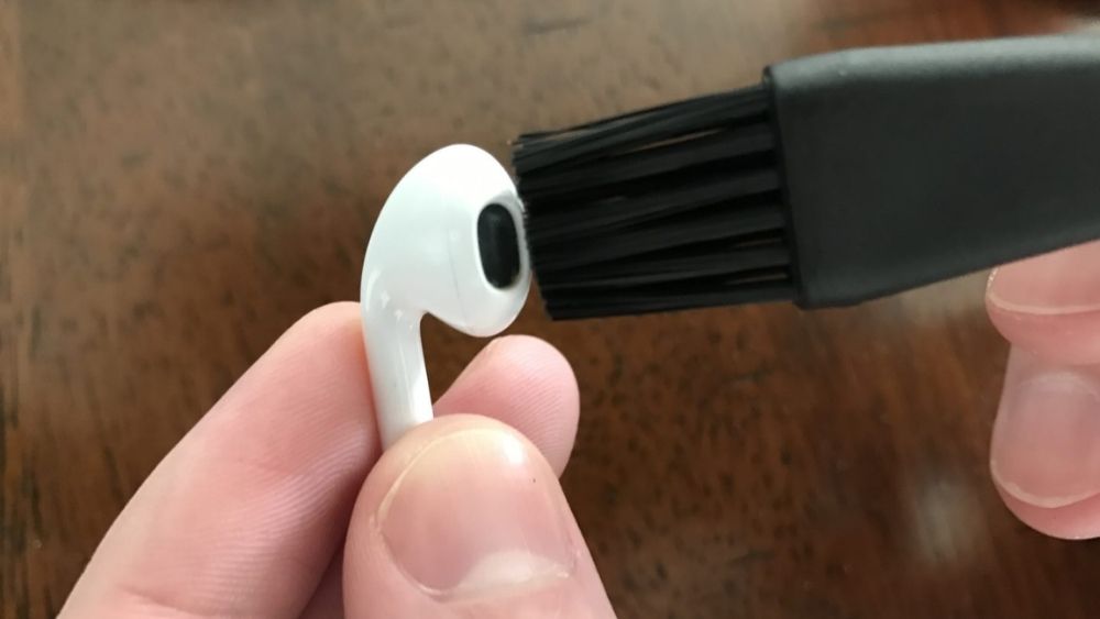 Vệ sinh tai nghe AirPod - bước 2