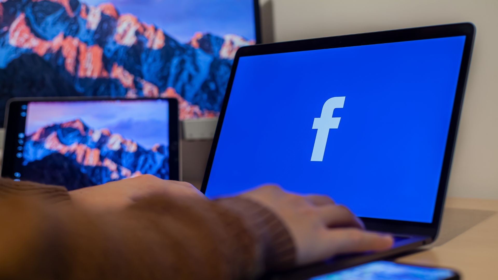 Làm cách nào để liên hệ Facebook Việt Nam để khắc phục sự cố 