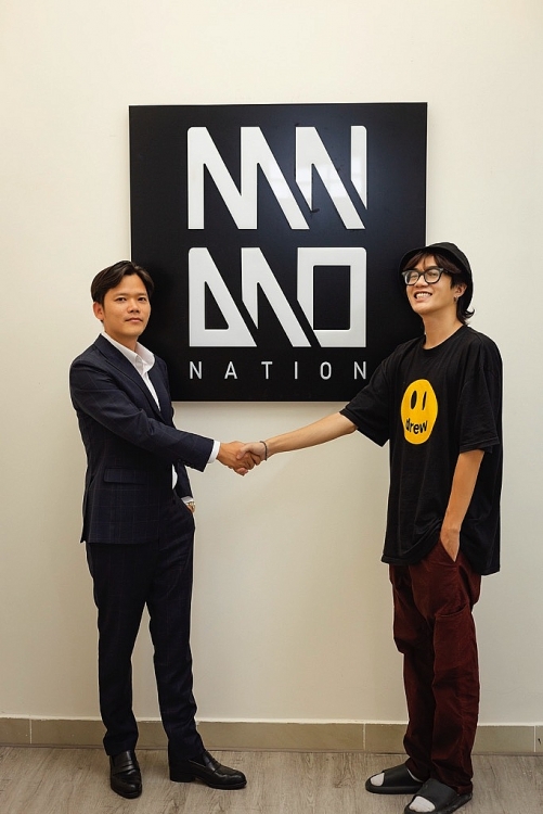Nhà sản xuất âm nhạc onionn. chính thức ký hợp đồng khai thác thương mại độc quyền với Bamboo Artist Agency
