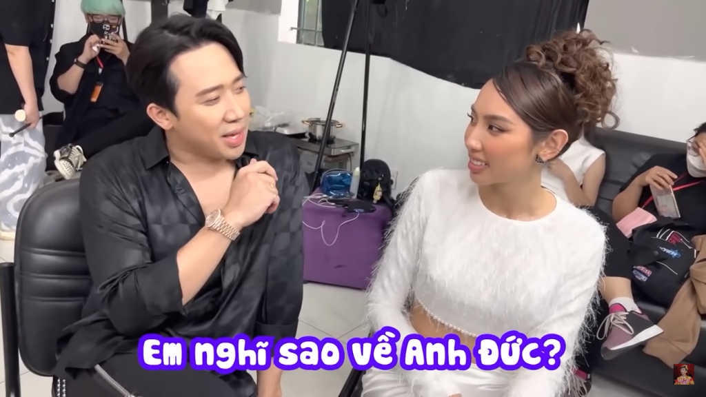 Hoa hậu Thùy Tiên bất ngờ khi bị thơm má - được mai mối cho một nhân vật trong giới Showbiz