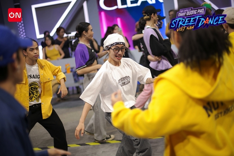 Trấn Thành khóc giàn giụa tại 'Street Dance Vietnam'