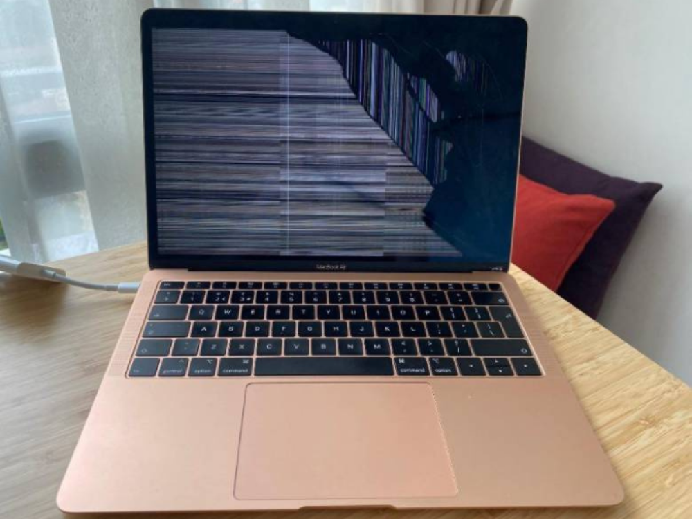 Tại sao màn hình laptop bị sọc?