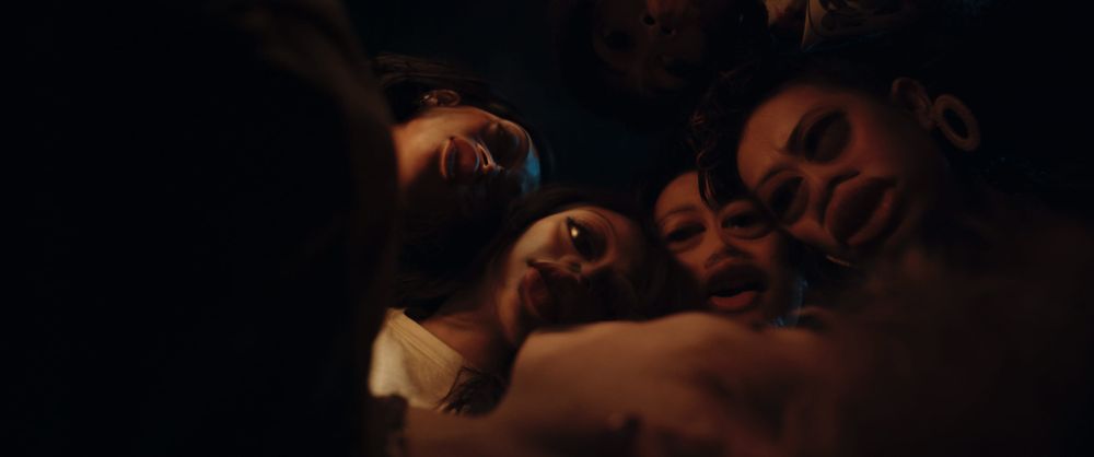 Nhóm bạn có vẻ thân đó mà chắc thân ai nấy lo quá