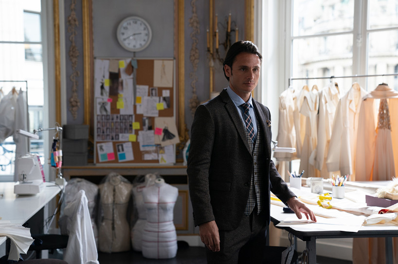 Mathieu xuất hiện với vẻ ngoài điển trai.