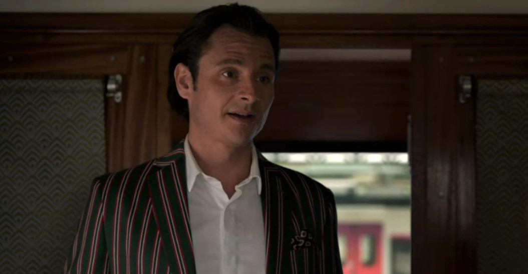 Mathieu bày tỏ sự thất vọng khi vô tình nghe được cuộc hội thoại giữa Emily và Gabriel.