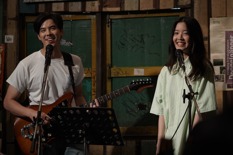 “Nàng thơ” duy nhất trong lòng Guy chính là June (Juné-Plearnpichaya Komalarajun) - một hot girl xinh đẹp bậc nhất của trường