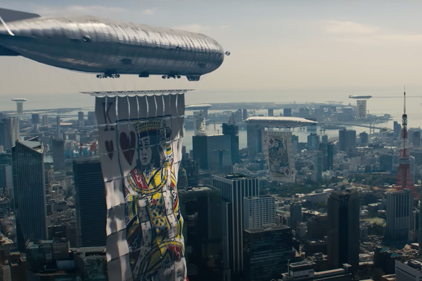 Những lá bài hình lơ lửng gây ám ảnh