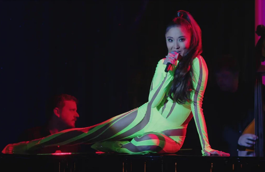 Mindy Chen trong buổi trình diễn ca khúc Don’t Start Now