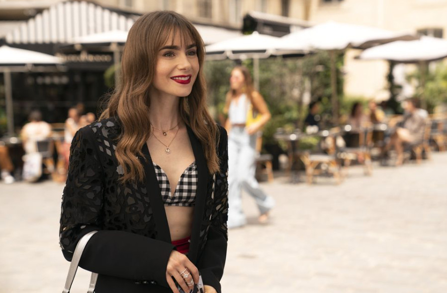 Mái tóc mới của Emily trong mùa 3