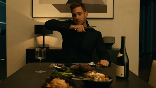 The Invisible Man chứng mình yêu đương trong thời đại công nghệ vô cùng đáng sợ | Whatculture