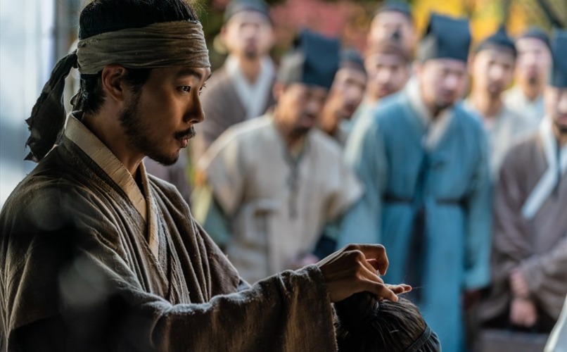 Kể từ khi vào cung, Kyung Soo trở thành một danh y nổi tiếng