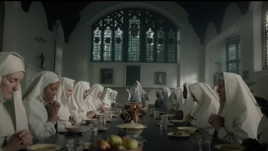 Bối cảnh và cách cư xử kỳ lạ của các nhân vật là yếu tố gây ra nỗi sợ chính