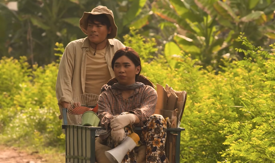 Vợ chồng Cục Súc với công việc bán ve chai mỗi ngày