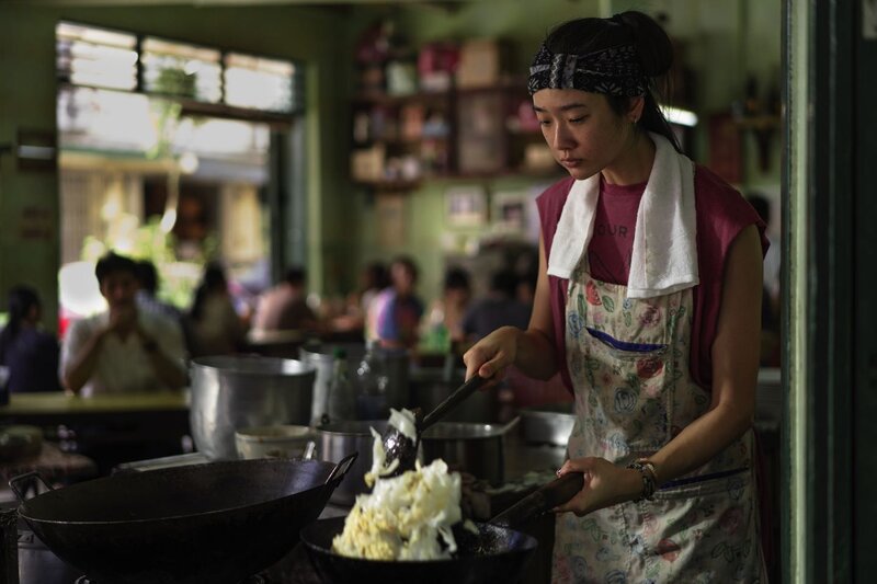 Aoy ban đầu chỉ là một đầu bếp đường phố nấu ăn cho tầng lớp bình dân | Ảnh từ phim