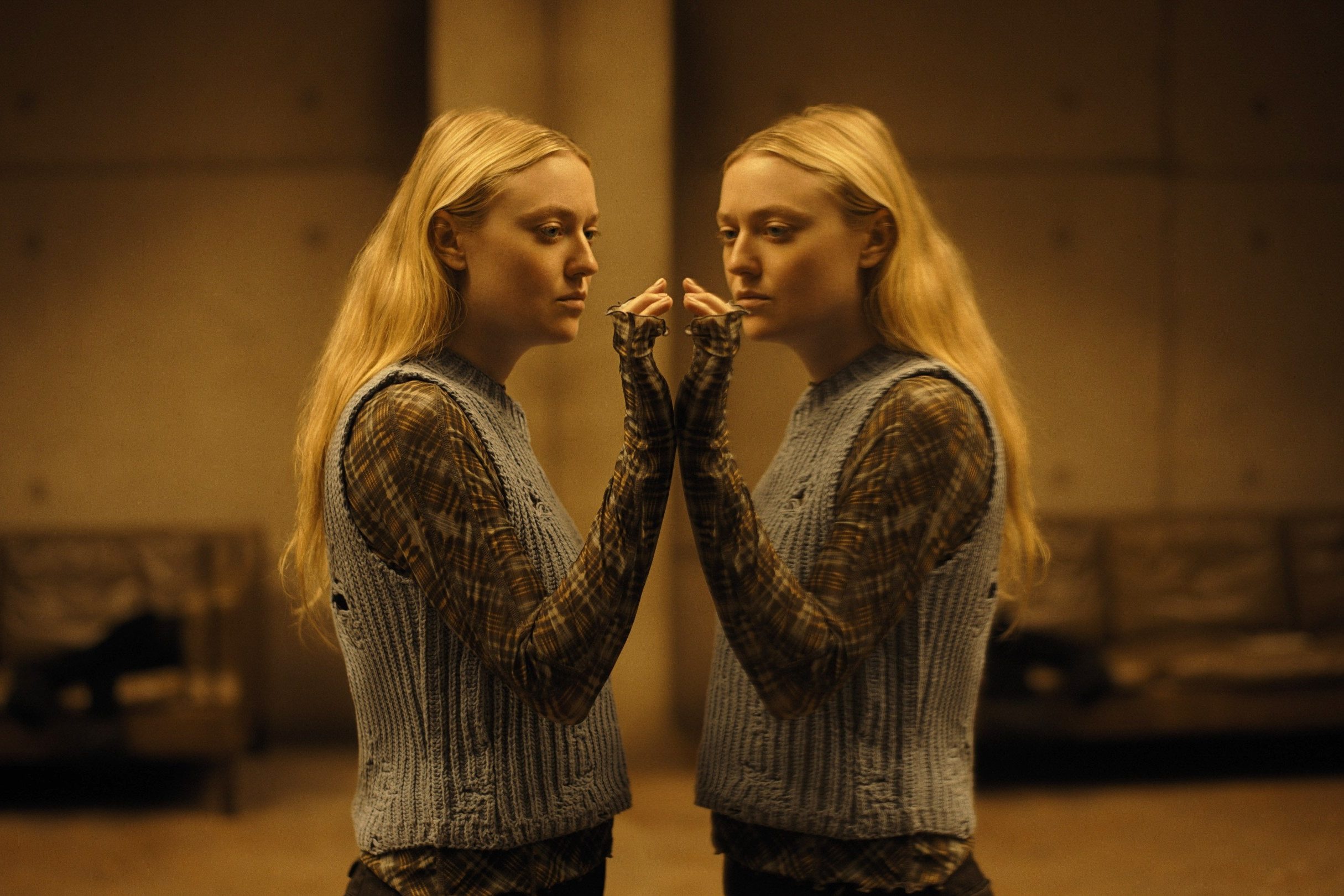 Dakota Fanning ngày càng đẹp nhưng đóng phim ngày càng... dở